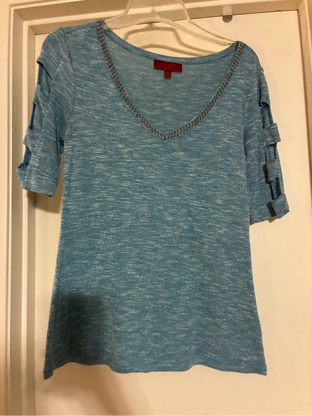 Jennifer Lopez Heathered Light Blue V-Neck Top with Chain Trim